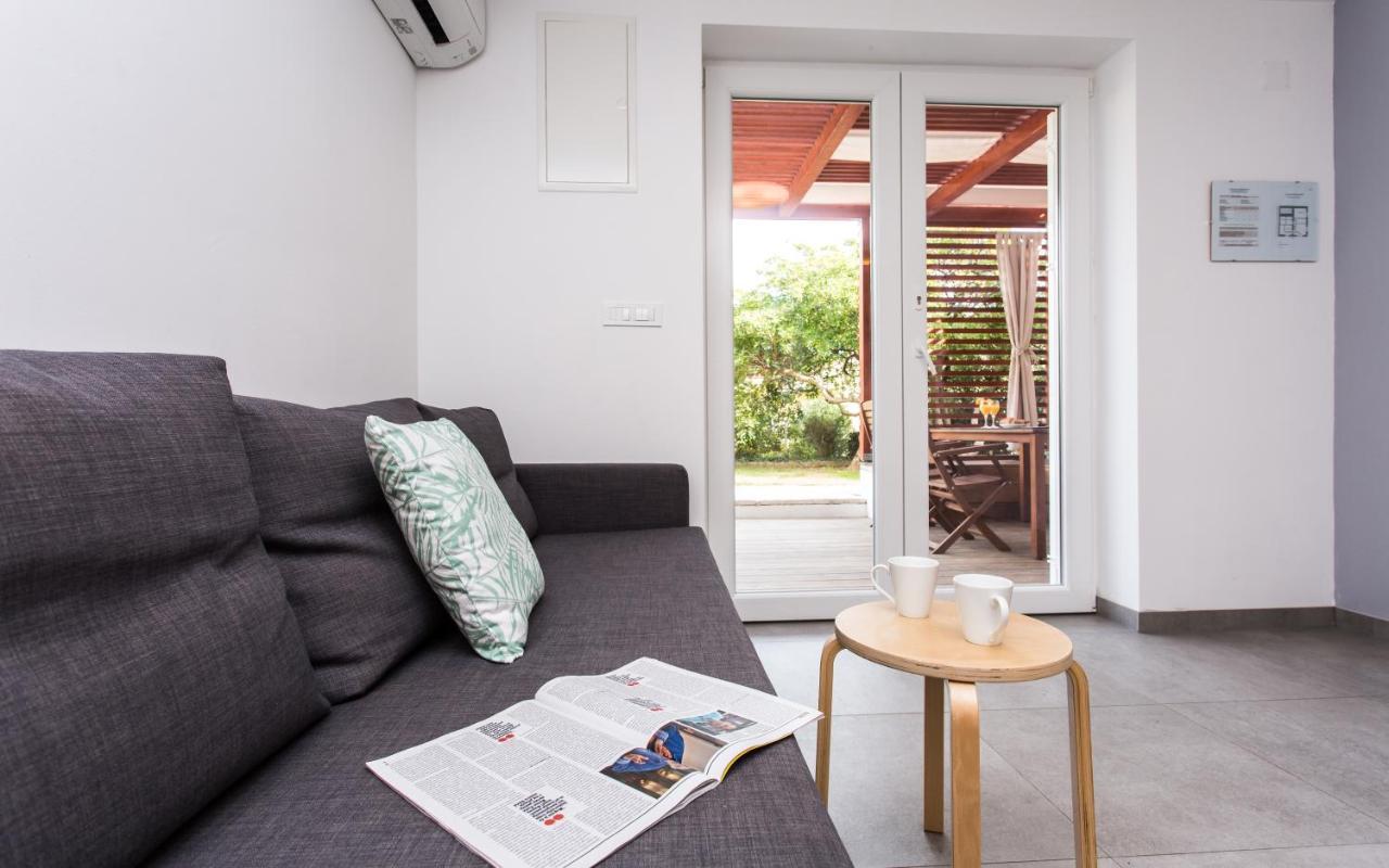 Happy Apartments Baska Экстерьер фото