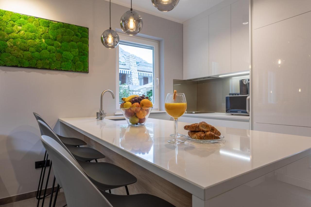 Happy Apartments Baska Экстерьер фото