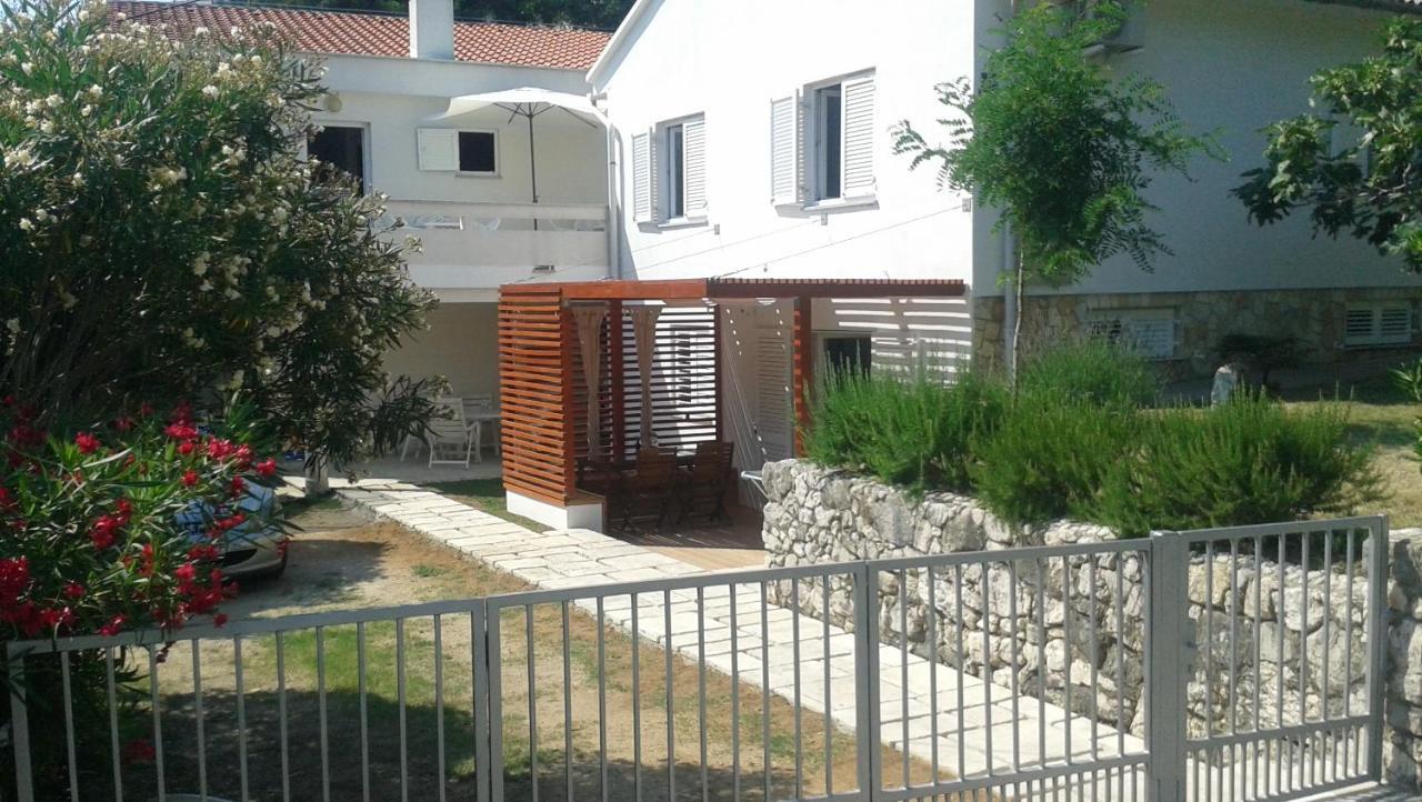 Happy Apartments Baska Экстерьер фото