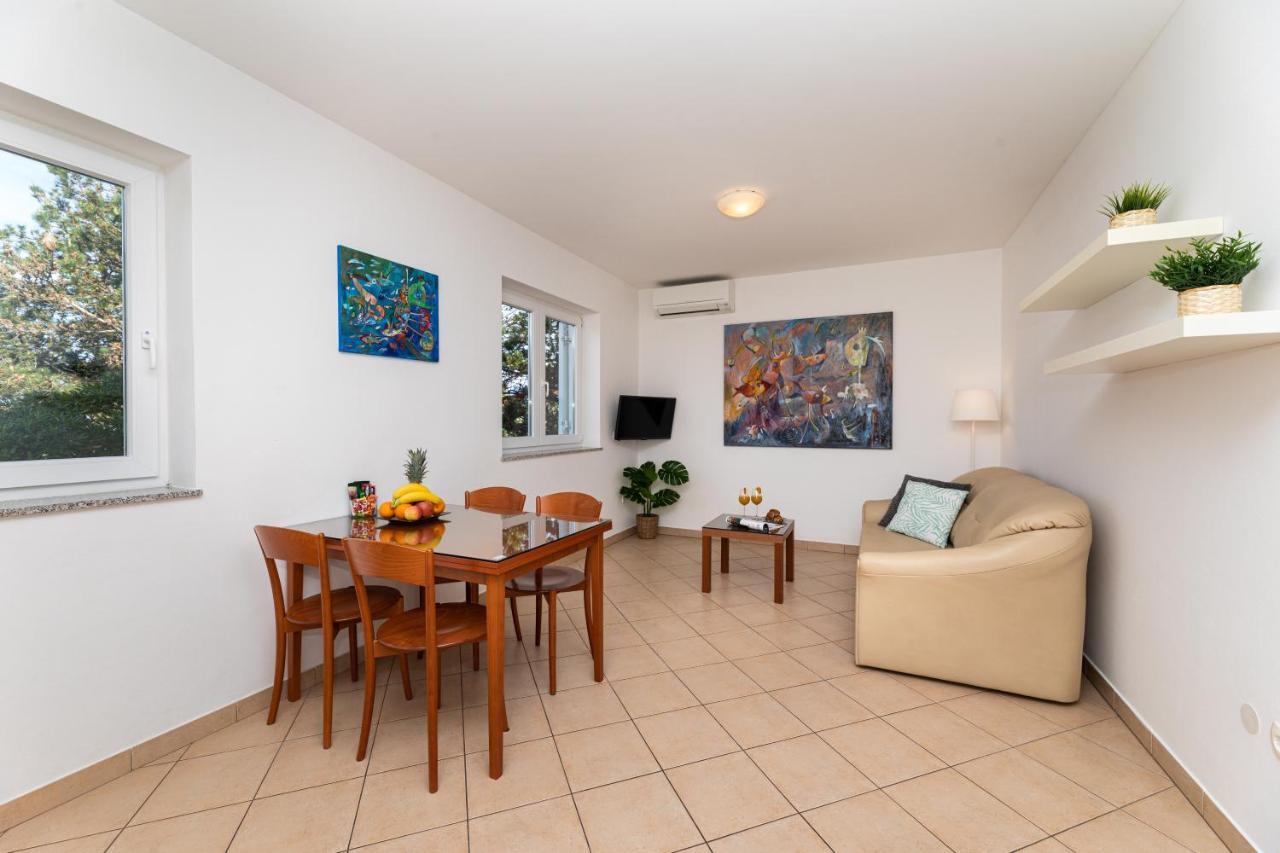 Happy Apartments Baska Экстерьер фото